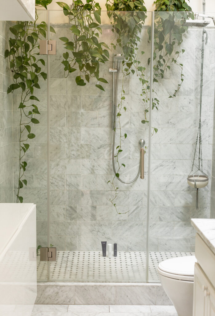 bathroom with greenery